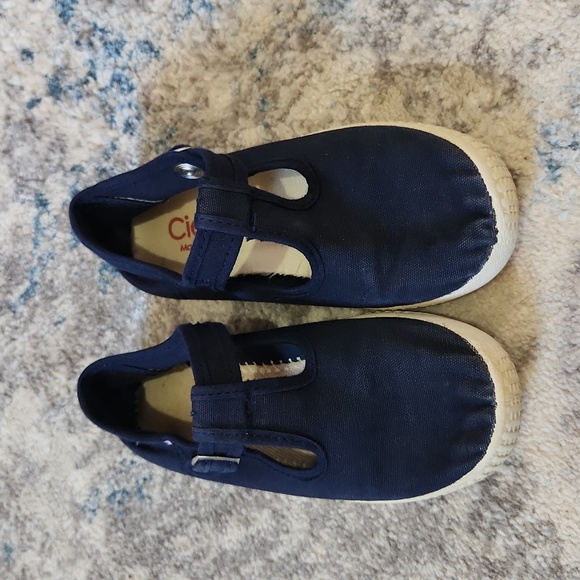 Cientas Girls Size 10.5 (28) Navy T-Strap Shoes‎ - Picture 2 of 3